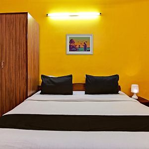 Hotel O Red Rose Near Noapara Metro Station